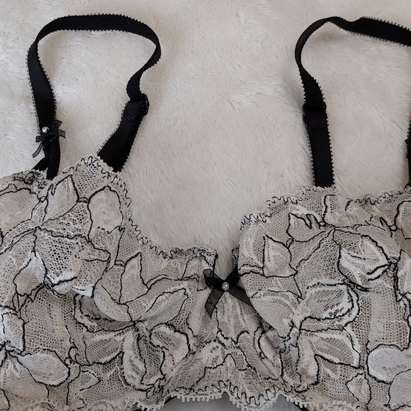 Victoria secret unlined lace demi bra 34C - Picture 11 of 15